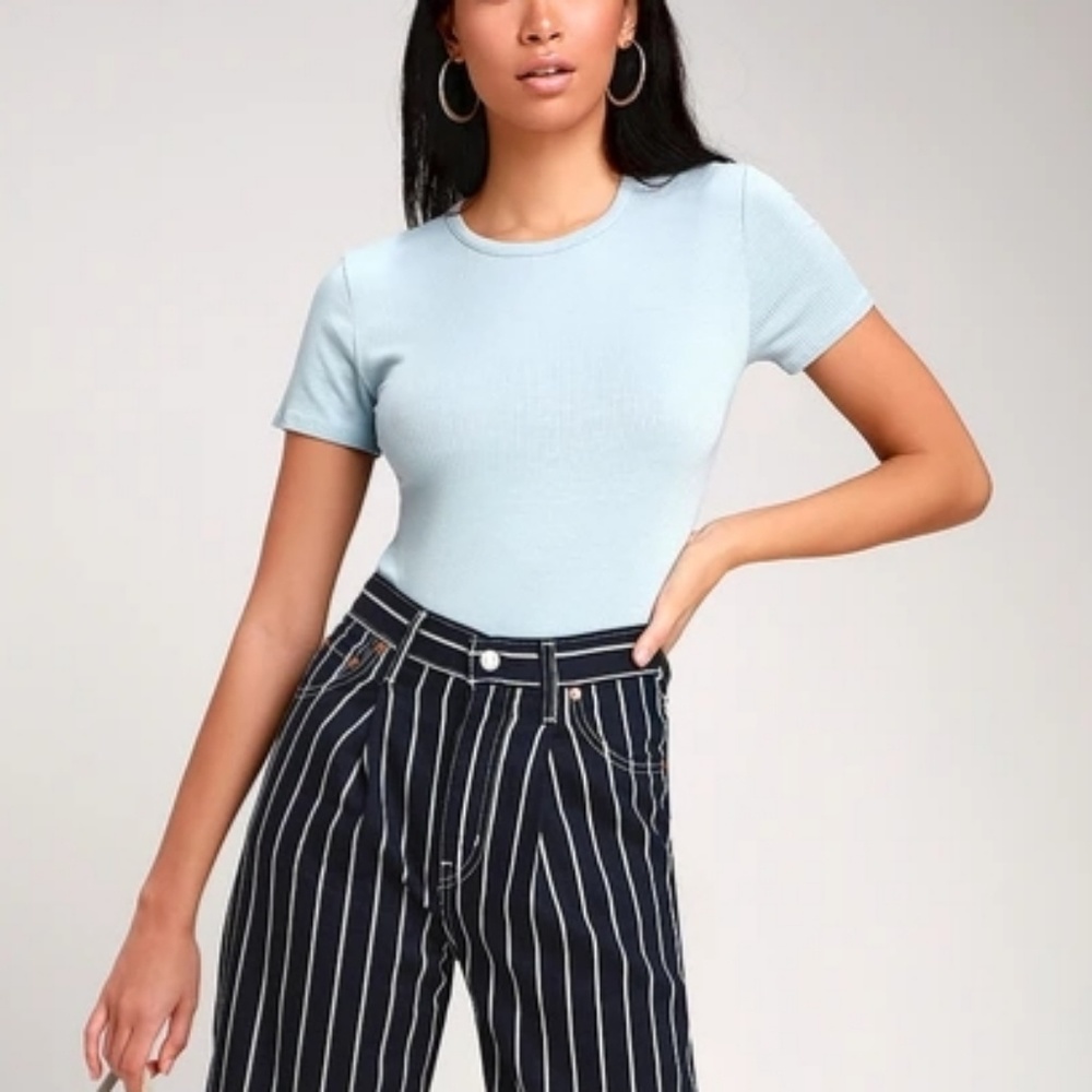 Levi's Premium Ribcage Pleated Crop Pants 26 & 30 - Picture 2 of 4